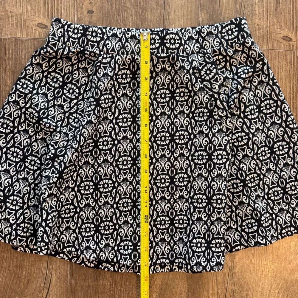 Aeropostale Skater Skirt Womens Medium Black White Geometric Damask Mini Stretch - Picture 6 of 8